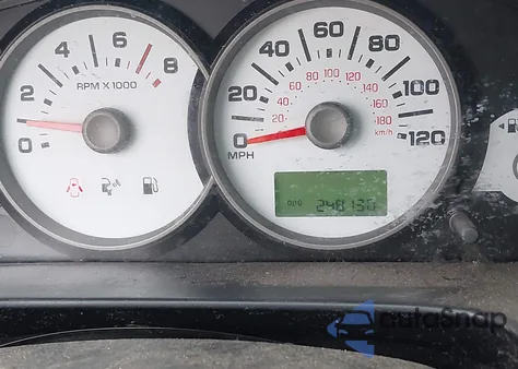 2005 Ford Escape Xls z USA, uszkodzony, nr VIN 1FMYU02Z15KB85699